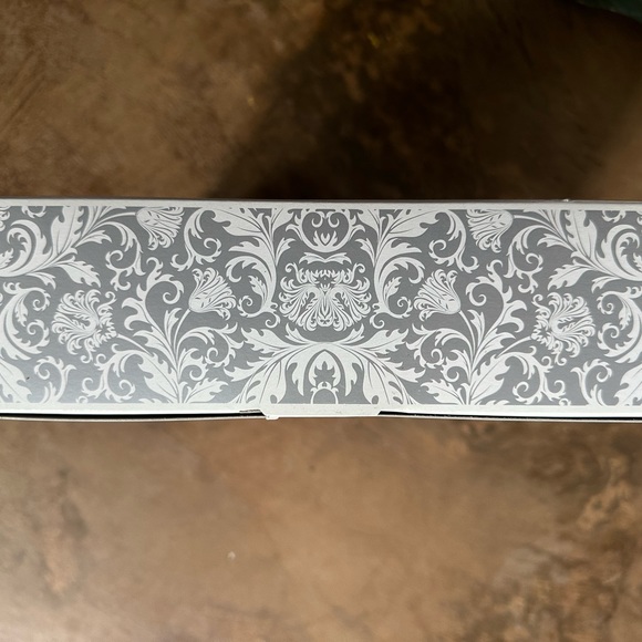 2012 Holiday Barbie - Picture 4 of 4